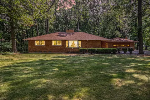 15570 Cleveland St, Spring Lake, MI 49456
