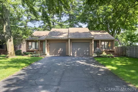 451 Evergreen Ln, Holland, MI 49424