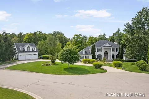 633 Northridge Dr, Holland, MI 49423