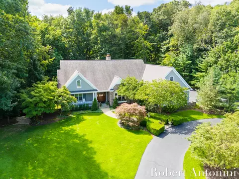 3890 Foxglove Ct NE, Grand Rapids, MI 49525