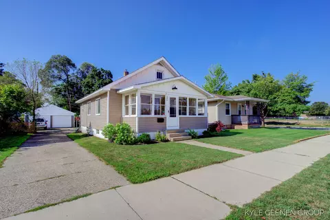 392 W 19th St, Holland, MI 49423