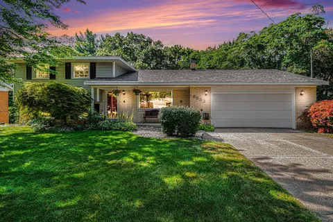 6933 Marshall Ave SE, Grand Rapids, MI 49508