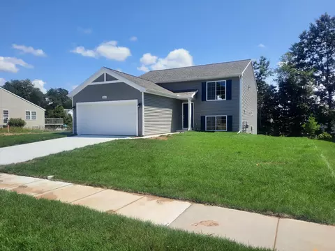 804 Parkwood Dr, Greenville, MI 48838
