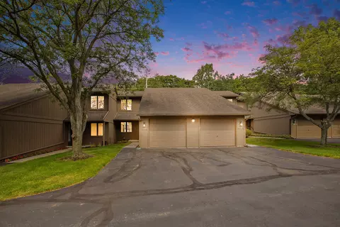 575 Park Pl, Saline, MI 48176