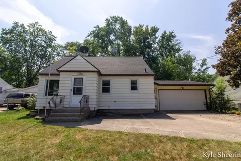 126 Garland St SE, Grand Rapids, MI 49548