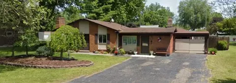 20897 Vining Rd, New Boston, MI 48164