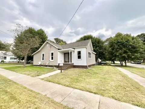 203 E Ann St, Belding, MI 48809 photo 2