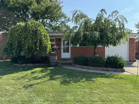 21600 Lanse St, Saint Clair Shores, MI 48081