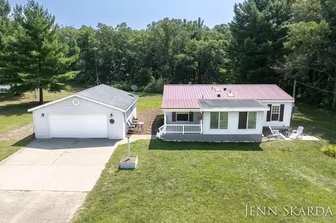 424 E Pine Ridge Trl, Newaygo, MI 49337