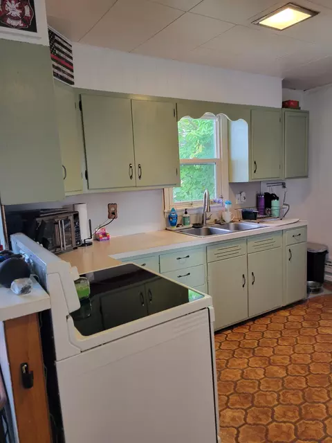 498 W Barton St, Newaygo, MI 49337 photo 10