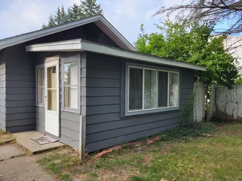 498 W Barton St, Newaygo, MI 49337 photo 3