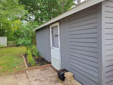 498 W Barton St, Newaygo, MI 49337 photo 4