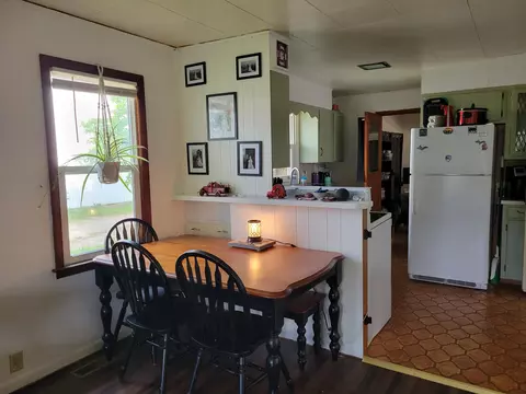 498 W Barton St, Newaygo, MI 49337 photo 9