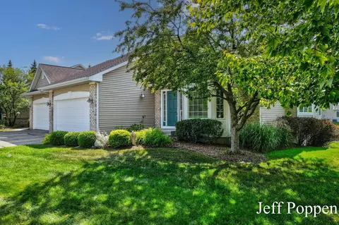 3946 Pemberton Dr SE, Grand Rapids, MI 49508