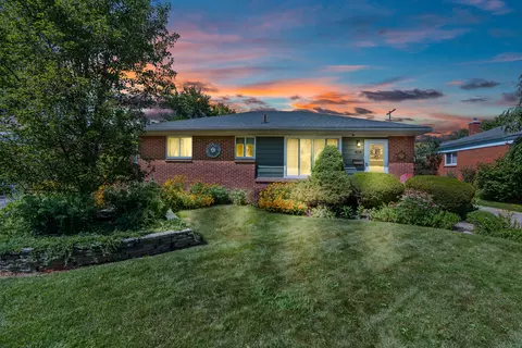 1124 W 13 Mile Rd, Royal Oak, MI 48073