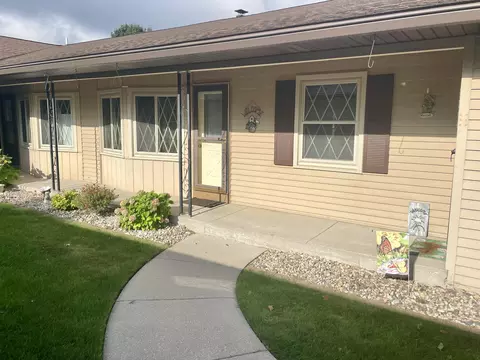 7401 Pine Grove Dr, Jenison, MI 49428