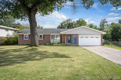 860 Bellewood Dr SE, Grand Rapids, MI 49508