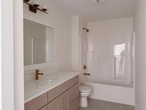 8143 Eagle Peak Dr, Jenison, MI 49428 photo 13