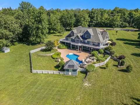 8814 Warren Woods Rd, Lakeside, MI 49116