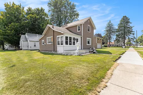 1312 1st St, Lake Odessa, MI 48849