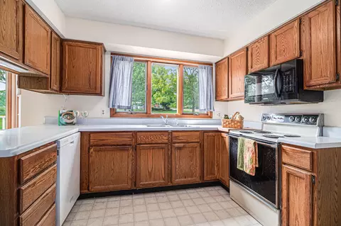 845 Sciomeadow Dr, Ann Arbor, MI 48103 photo 22