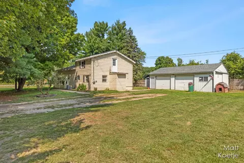 8830 21 Mile Rd, Sand Lake, MI 49343