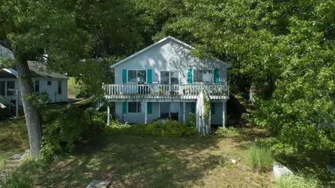 11125 Oak Dr, Delton, MI 49046