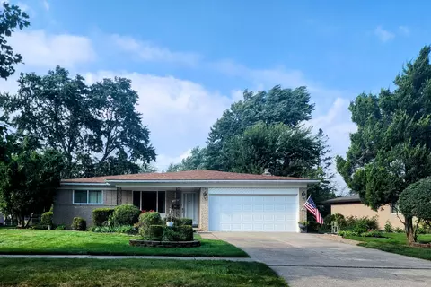 5085 Babbit Dr, Troy, MI 48085 photo 2