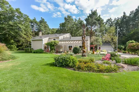7525 Sweetbriar, West Bloomfield, MI 48324