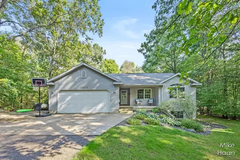 10673 Blue Spruce Dr NE, Rockford, MI 49341