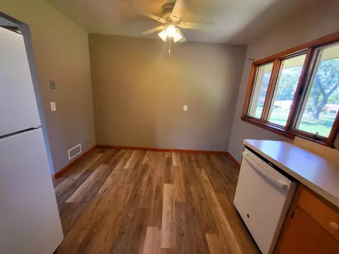 26748 Baske St, Taylor, MI 48180 photo 8