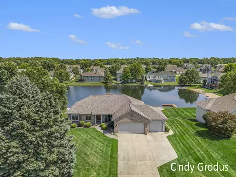 968 Mid Bluff Dr, Zeeland, MI 49464