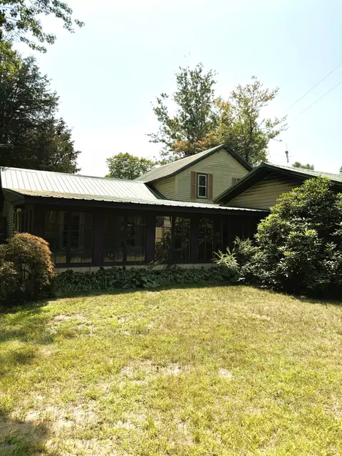 7021 103rd Ave, South Haven, MI 49090