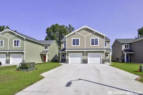 13647 Signature Dr, Holland, MI 49424