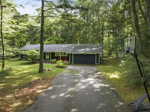 4042 E Oxford Dr, Leland, MI 49654
