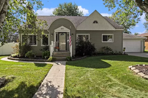 201 N Reinberg Ave, Scottville, MI 49454