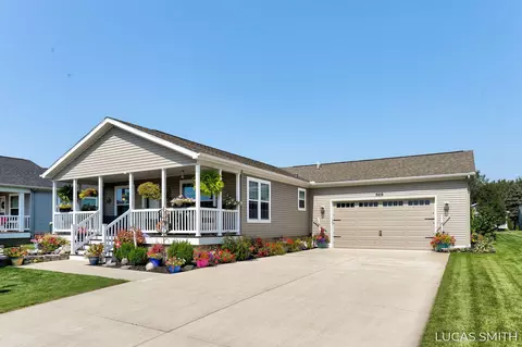 5215 E Scenic Turn Ln, Holland, MI 49423