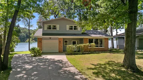 11531 N Lakeside Dr, Jerome, MI 49249