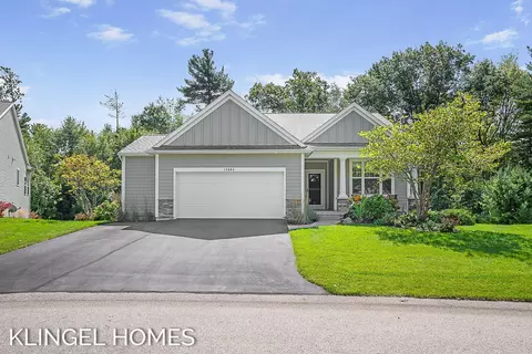 12604 Retreat Dr, Grand Haven, MI 49417