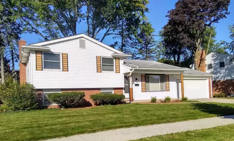 15353 Huff St, Livonia, MI 48154