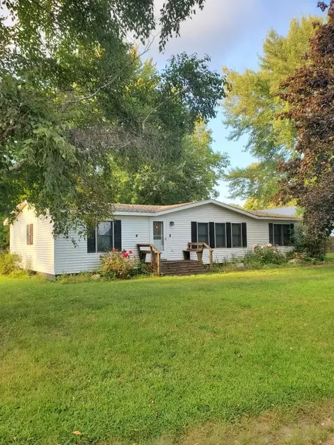 471 Poplar St, Colon, MI 49040