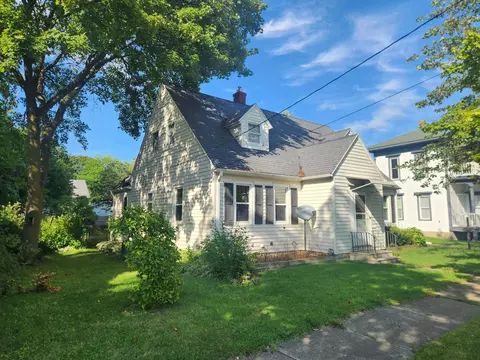 217 E Dayton St, Fremont, MI 49412