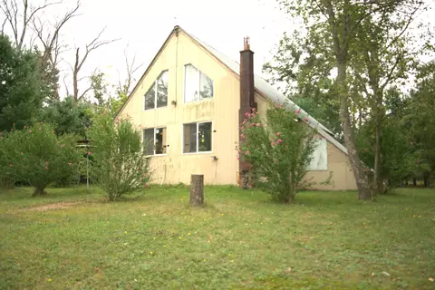 8658 S Newbern Ave, Idlewild, MI 49642