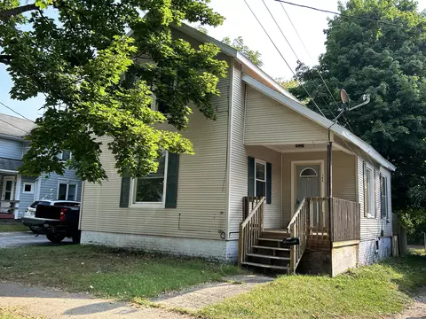 104 Center St, Dowagiac, MI 49047