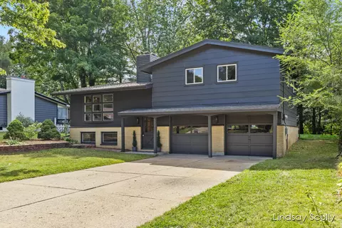 5231 Kimball Ave SE, Kentwood, MI 49508