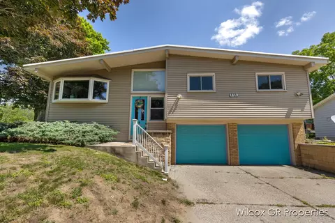 1819 Westwood Dr NE, Grand Rapids, MI 49525