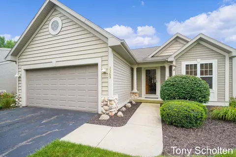 8263 Woodstone Dr SE, Byron Center, MI 49315