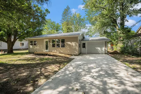 210 E Douglass St, Bangor, MI 49013
