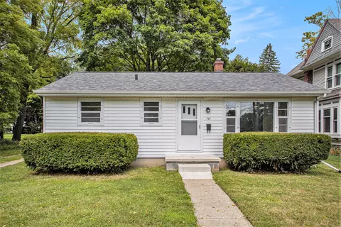749 E Mansion St, Marshall, MI 49068