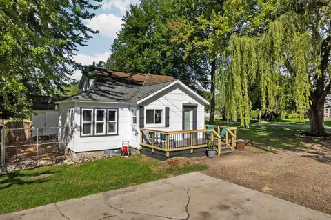 305 W Forest St, Edmore, MI 48829